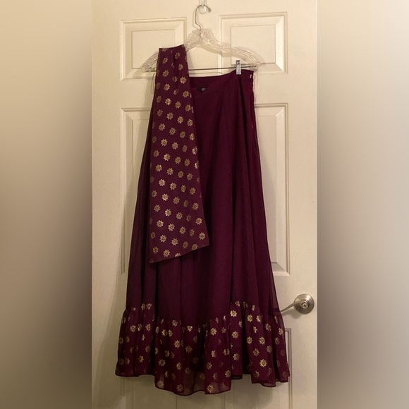 Sangria Foil Ruffled Pre-Stitched Saree WITH Blouse - Picture 12 of 13